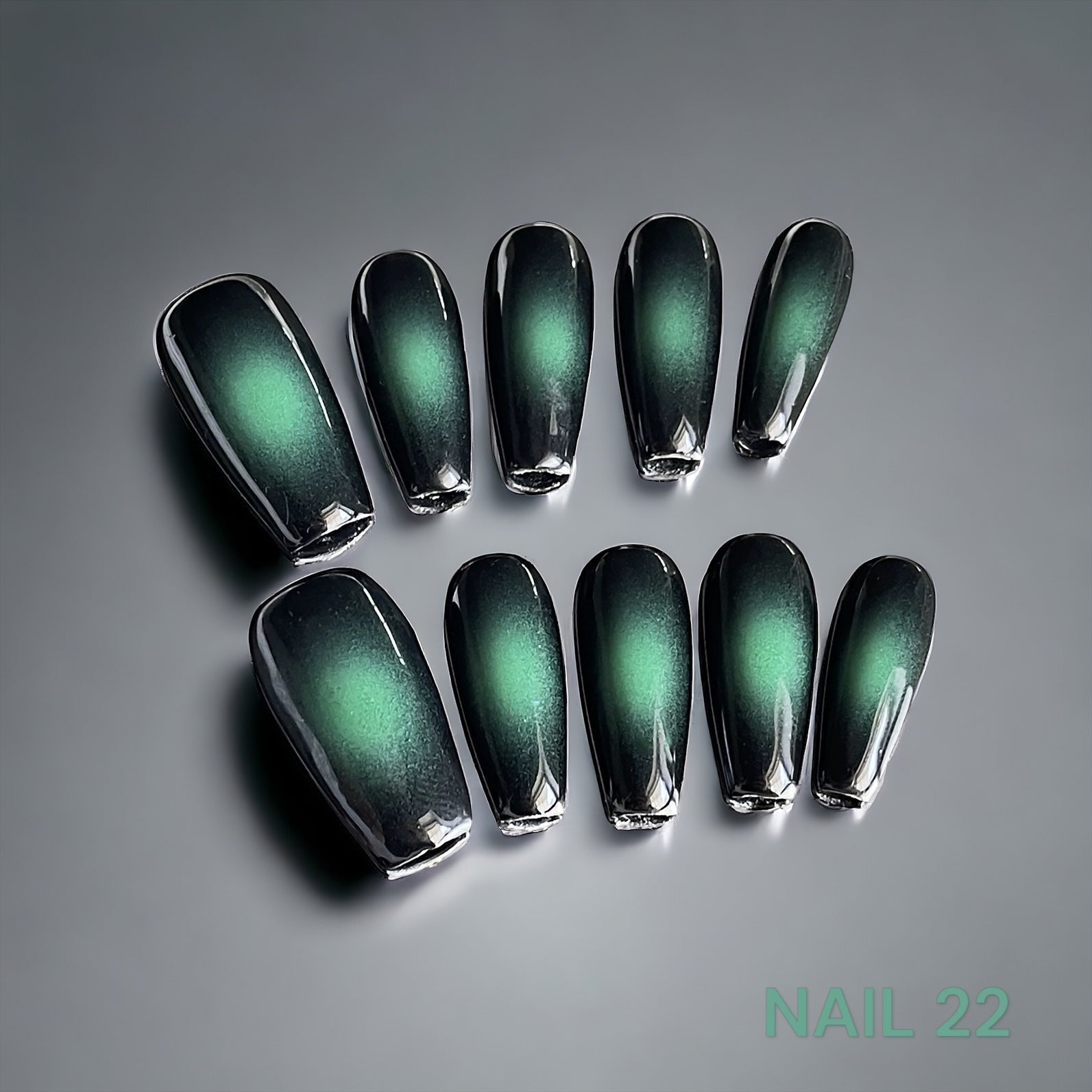 Rock N Roll Emerald - False nails - Nail 22 Official