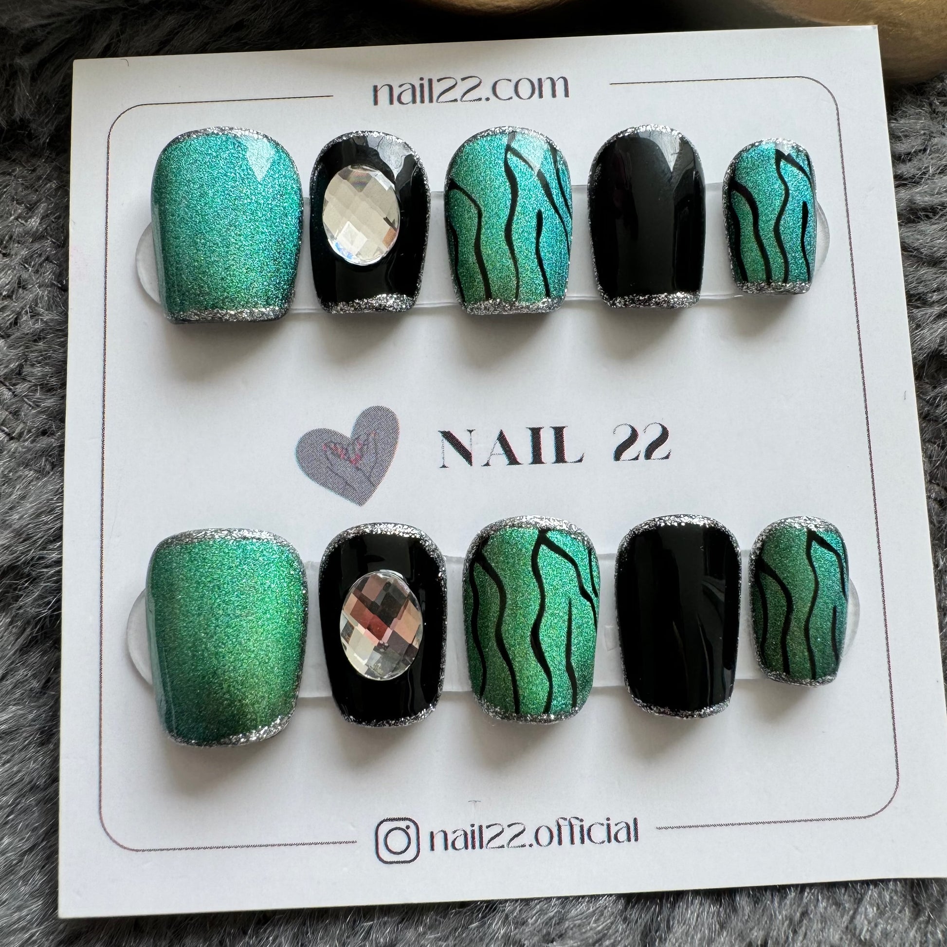 Emerald Sparkle - False nails - Nail 22 Official