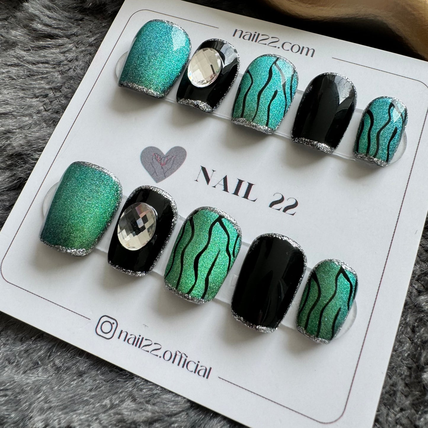 Emerald Sparkle - False nails - Nail 22 Official