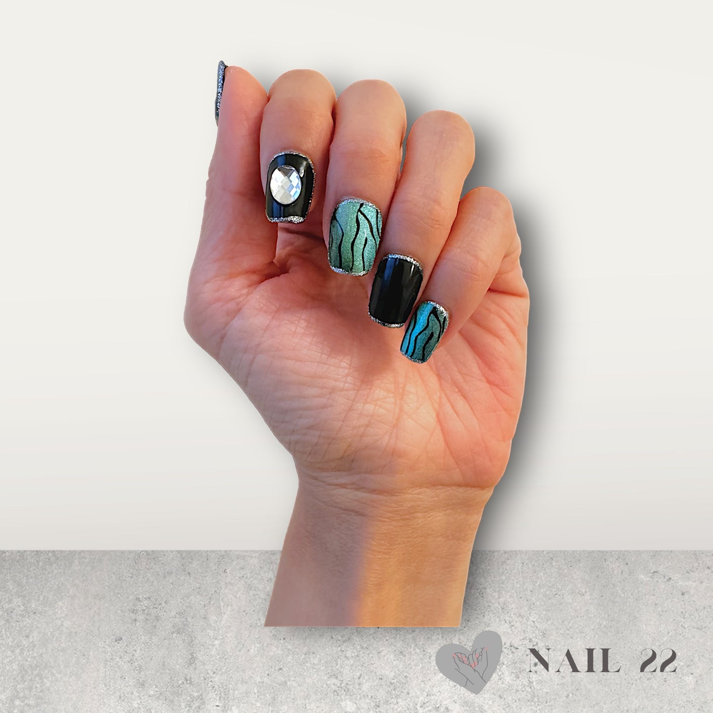 Emerald Sparkle - False nails - Nail 22 Official